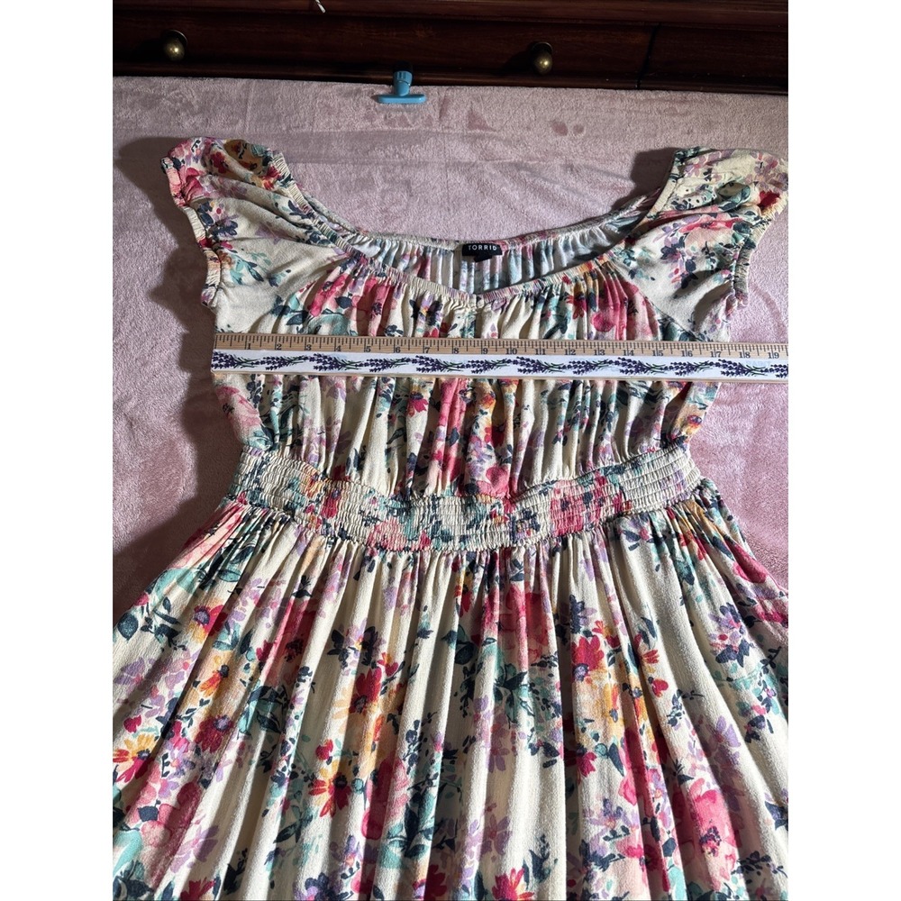Torrid Light Floral  Smocked Cotton Dress With Pockets Plus Size 1 - Picture 8 of 11